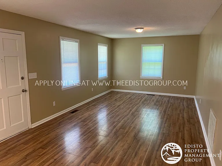 642 Medway Dr — Photo 2