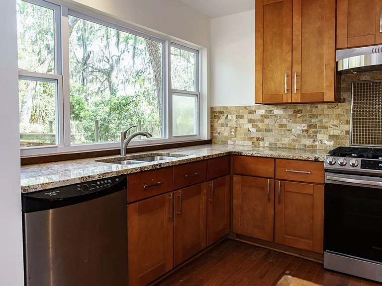 1606 Madrid Ave — Photo 39