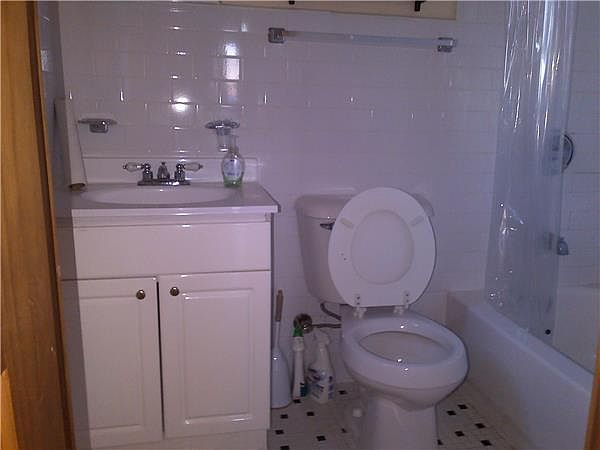 1st image of 140A Lexington Ave APT 02