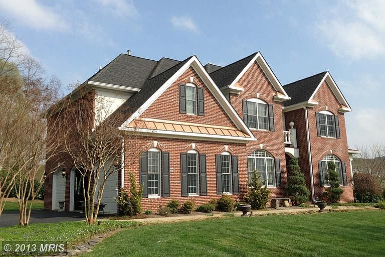 2nd image of 3 Fannies Meadow Ct