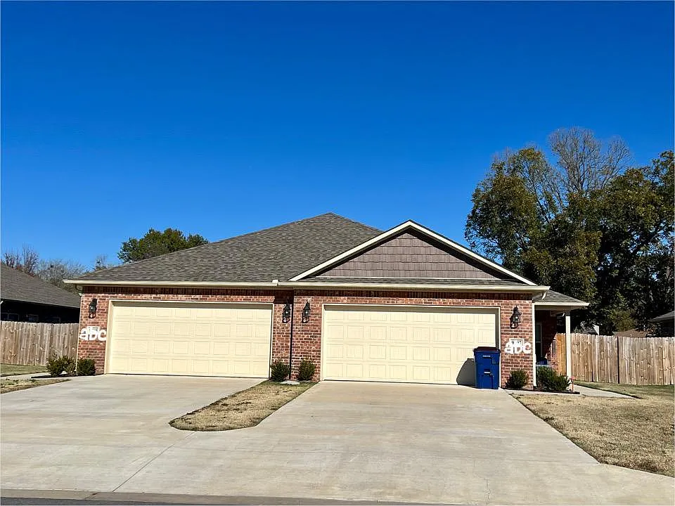 S Houston St, Fort Smith — Photo 3