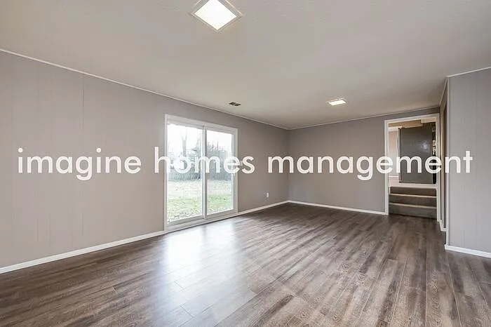 6595 Edgemoor Ave — Photo 4