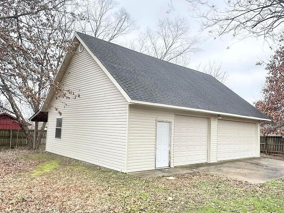 2nd image of 6 Amanda Ln