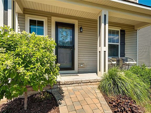 3rd image of 62 Silversides Way