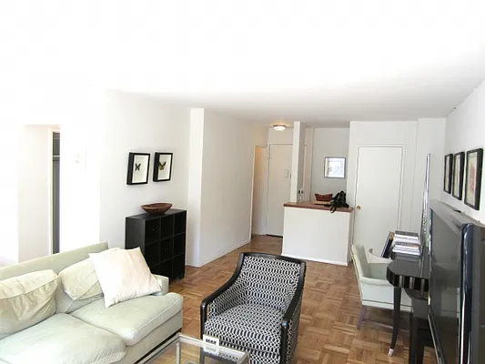 Rented by Citi Habitats | media 22