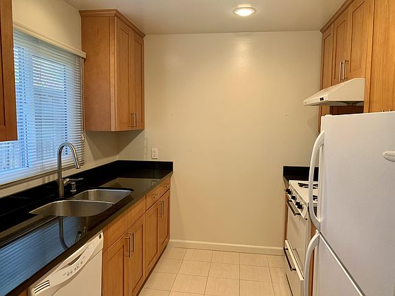 5th image of 701 Curtis Way