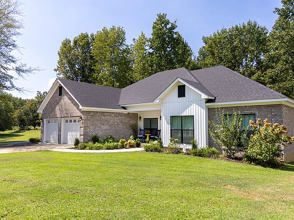 2nd image of 486 Horseshoe Hills Rd