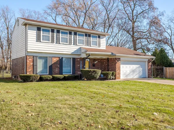 24028 Pierce St, Southfield, MI 48075
