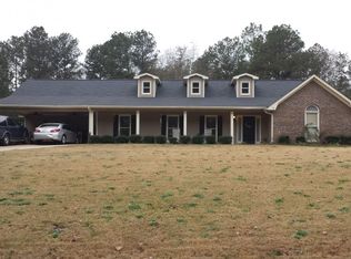 154 Cross Creek Dr, Smiths Station, AL 36877
