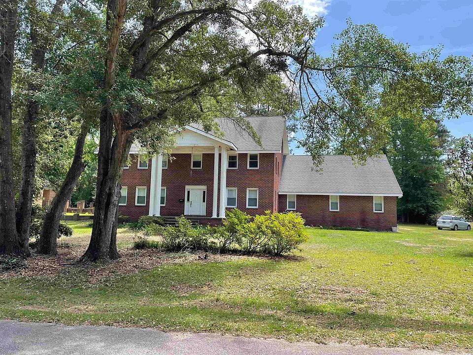 1st image of 1466 Woodland Dr.