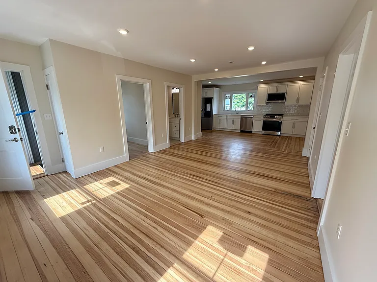33-35 Leach St #2 — Photo 4