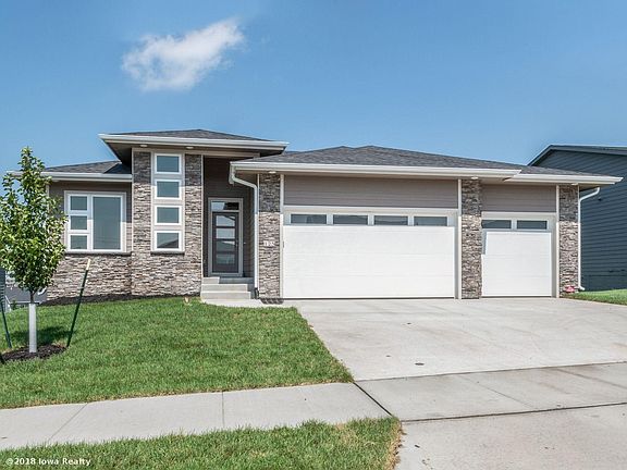 2nd image of 125 SE Waddell Way