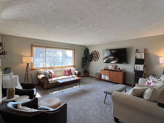 2nd image of 2900 Pioneers Blvd