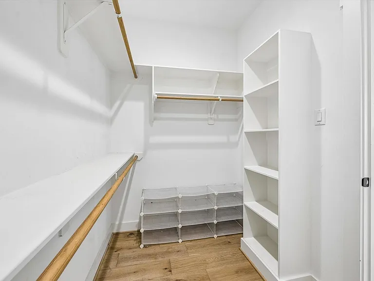 921 W 21st St — Photo 20