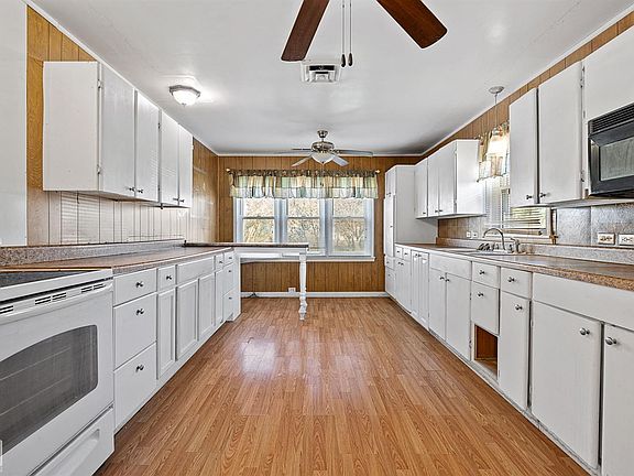 4th image of 106 W 7th St