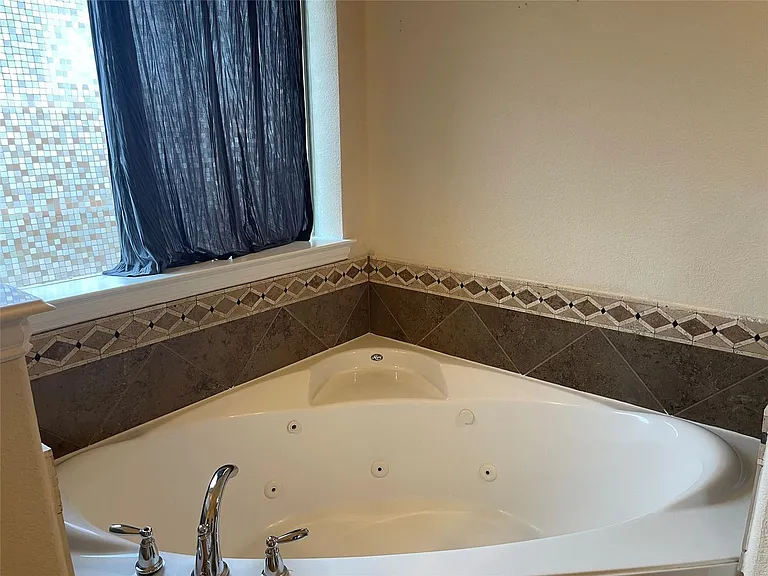 421 Brighton St — Photo 23
