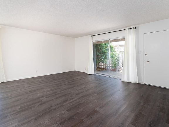 5th image of 75 Roundtree Boulevard