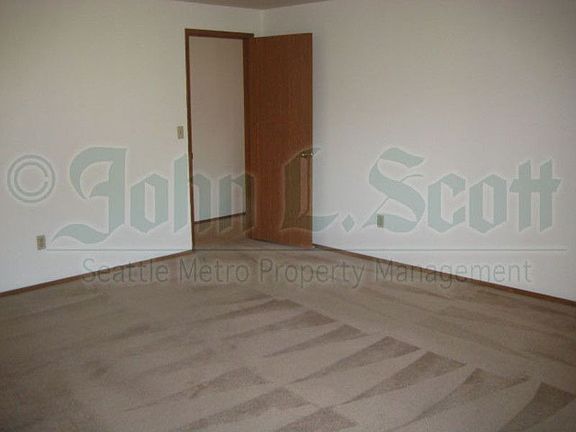 5th image of 10602 210th Avenue Ct E