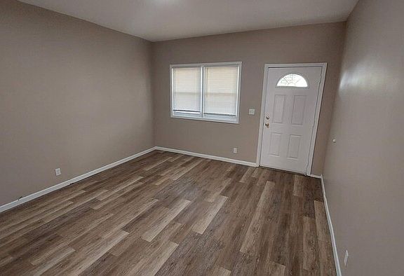 4th image of 2216 Seymour Ave