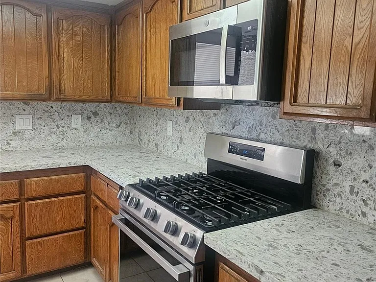 2280 Alhambra St — Photo 3