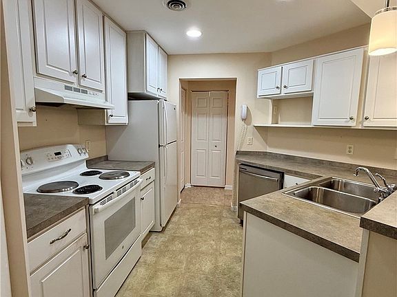4th image of 156 Spinnaker Dr