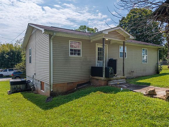 4th image of 260 Mountain St