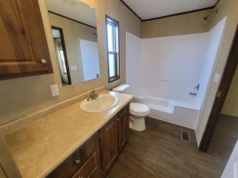 211 E 1st St #10 — Photo 17