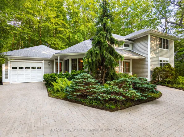 10221 Shoreline Dr, Lambton Shores, ON N0M 1T0