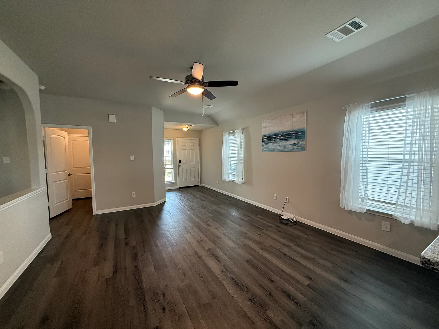4 bed, 2300 sqft, $2,000 — Photo 2