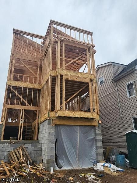 Building Photo 4
