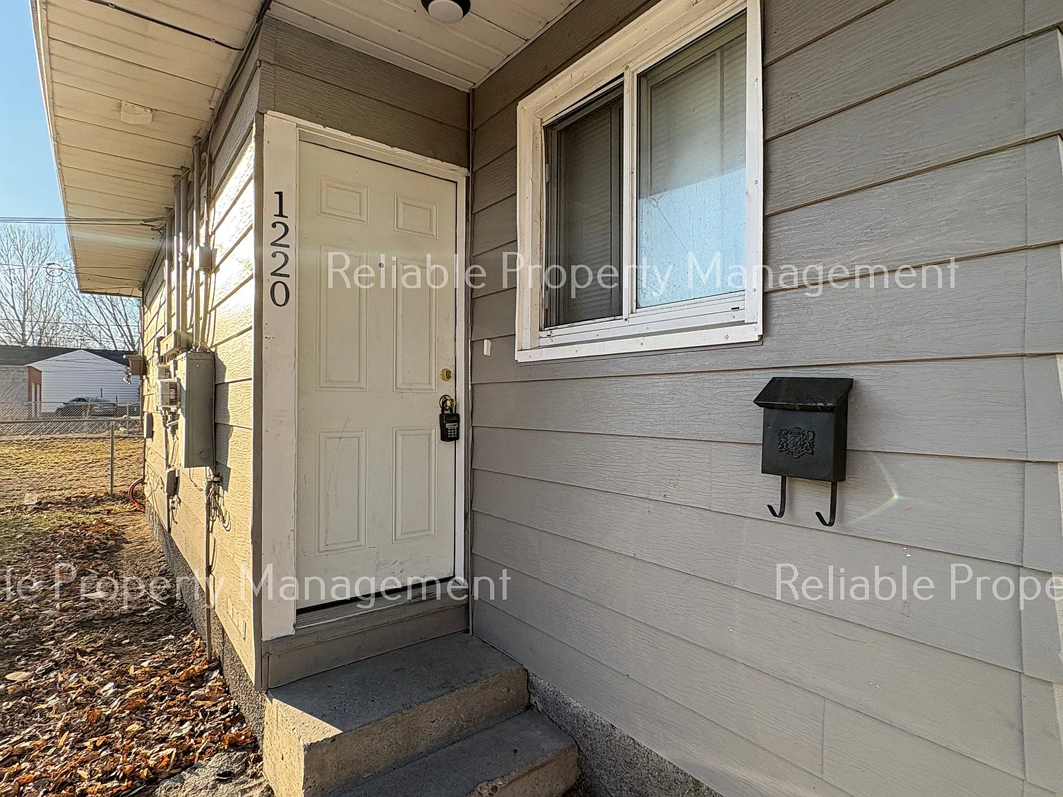 3 bed, $995 — Photo 2