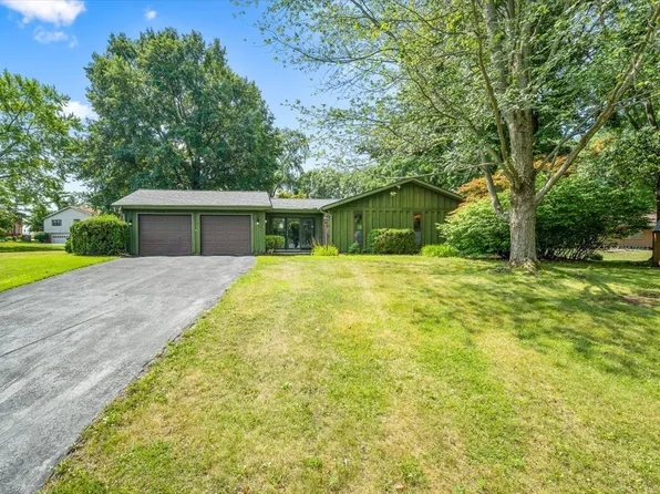 10 Lakewood Dr N, Danville, IL 61832