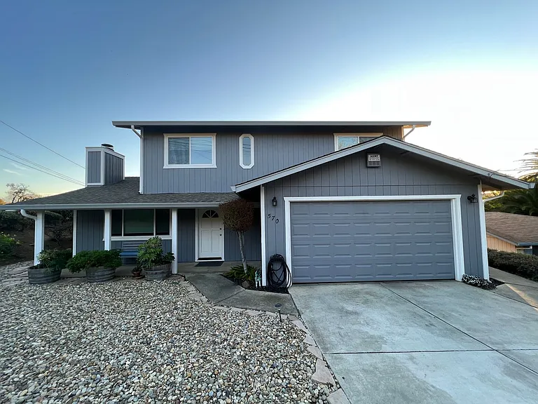 570 E North St — Photo 37
