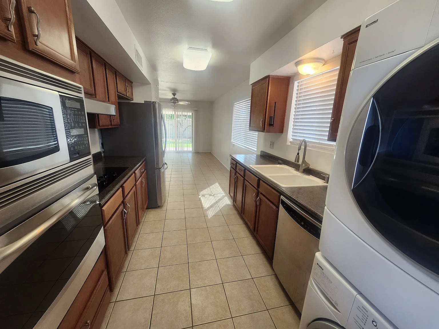 3 bed, 1395 sqft, $2,550 — Photo 3