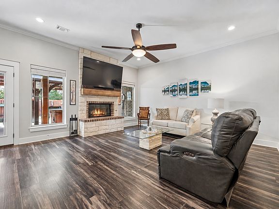 4th image of 101 Prairie Meadow Ln