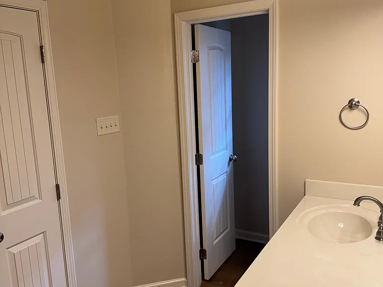 1380 Sena Dr — Photo 2