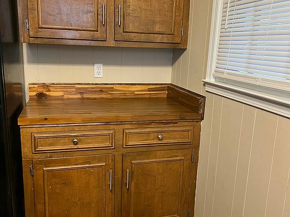 4th image of 811 Pitts Rd