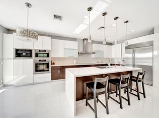 4424 E Whitewater Ave, Weston, FL 33332