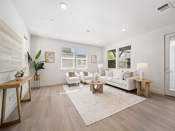 3rd image of 479 Diller St