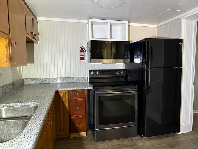 2153 Memorial Ct #8 — Photo 4