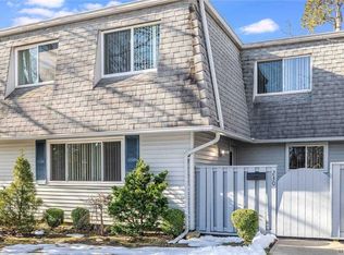 230 Feller Dr, Central Islip, NY 11722