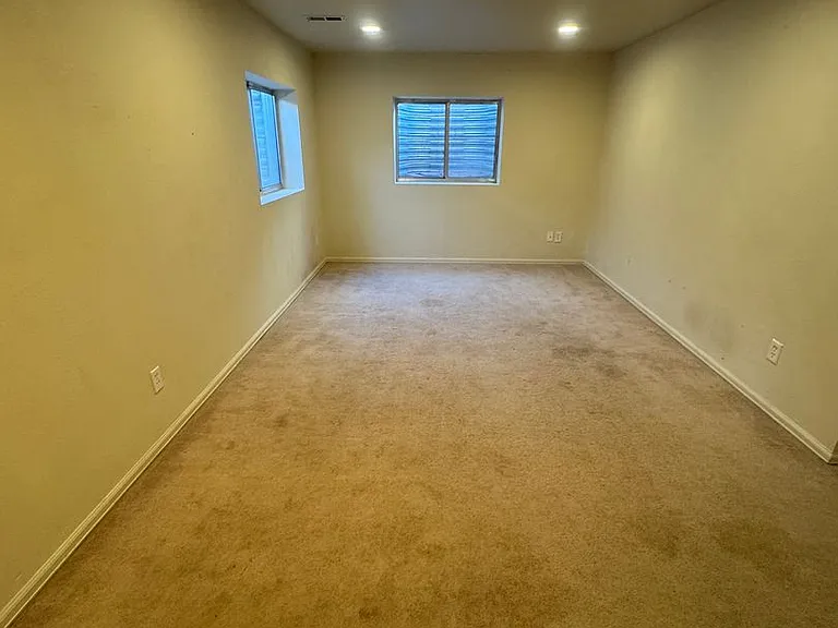 1125 Lindstrom Dr — Photo 12