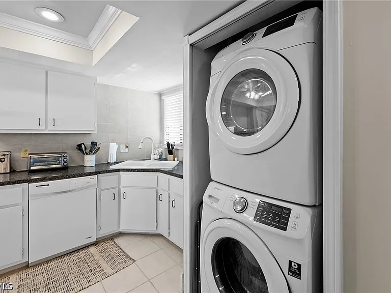 1203 SW 48th Ter #201 — Photo 12