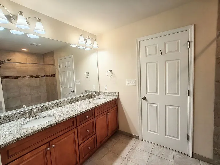 2913 Lakeview Pkwy — Photo 10