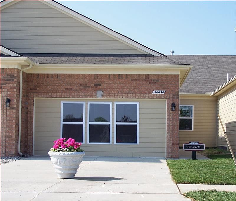 1st image of 30030 Camden Cir