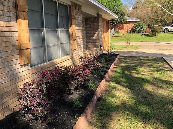 4th image of 308 E San Saba St