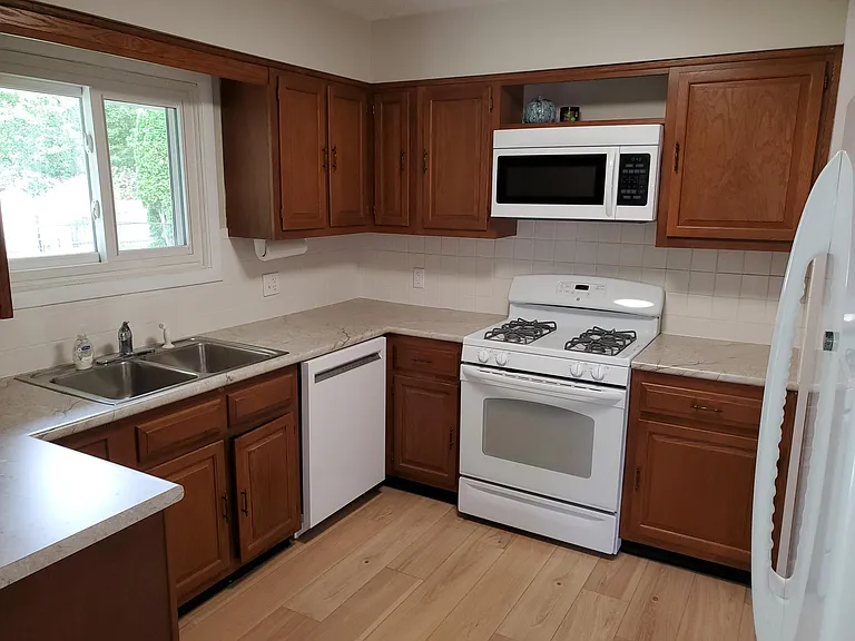 115 Camelot Dr — Photo 5