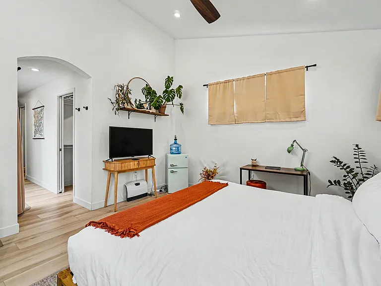 2216 S Clermont St — Photo 13