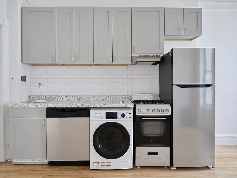 430 E 66th St #19 — Photo 3