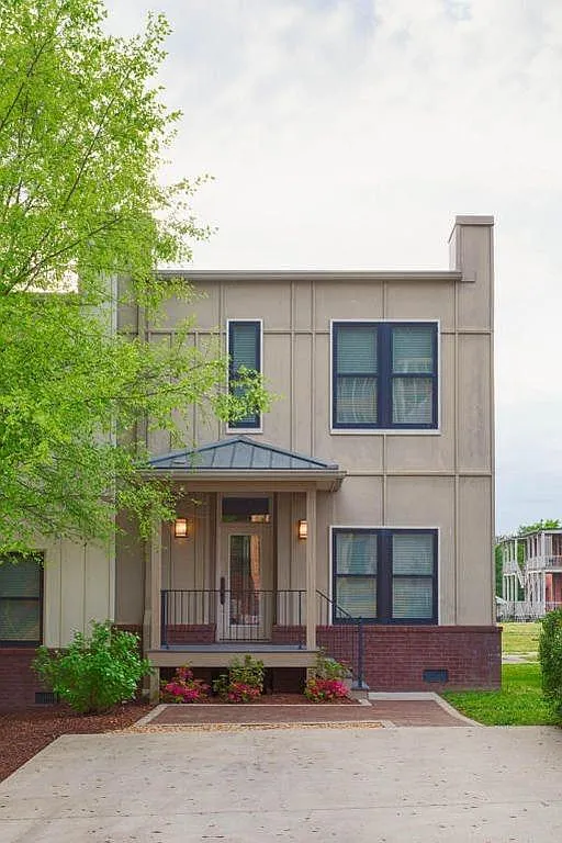 3 bed, 1400 sqft, $2,400 — Photo 2